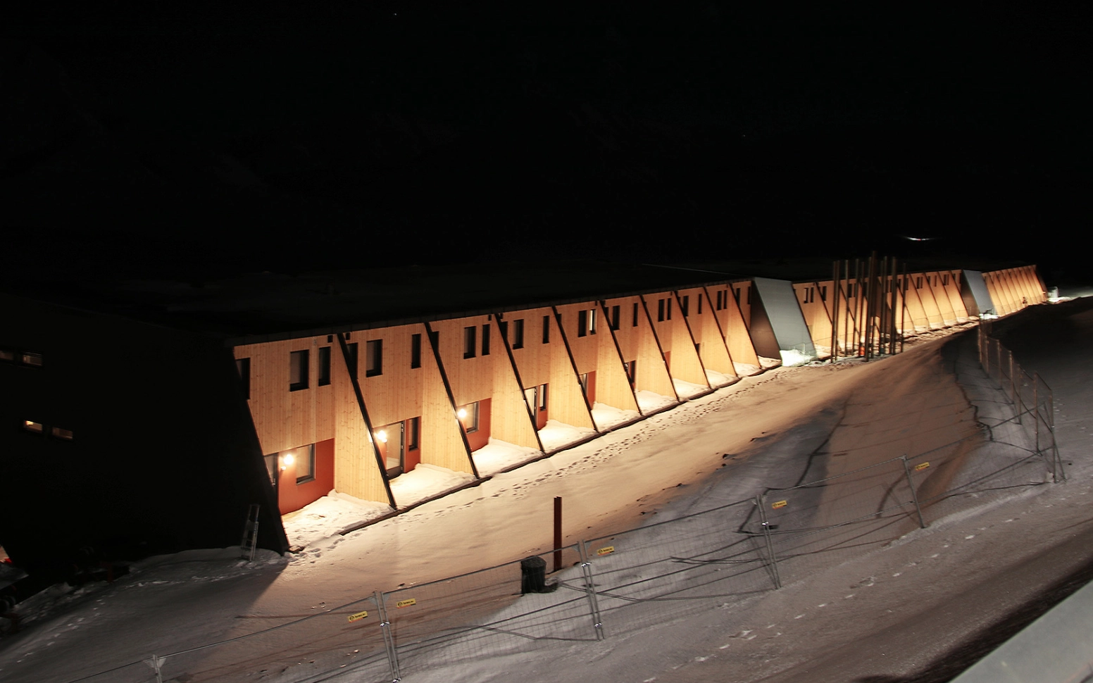Svalbard---Junistar-Gyro,-Econ-LED,-Edge-Direct1.jpg